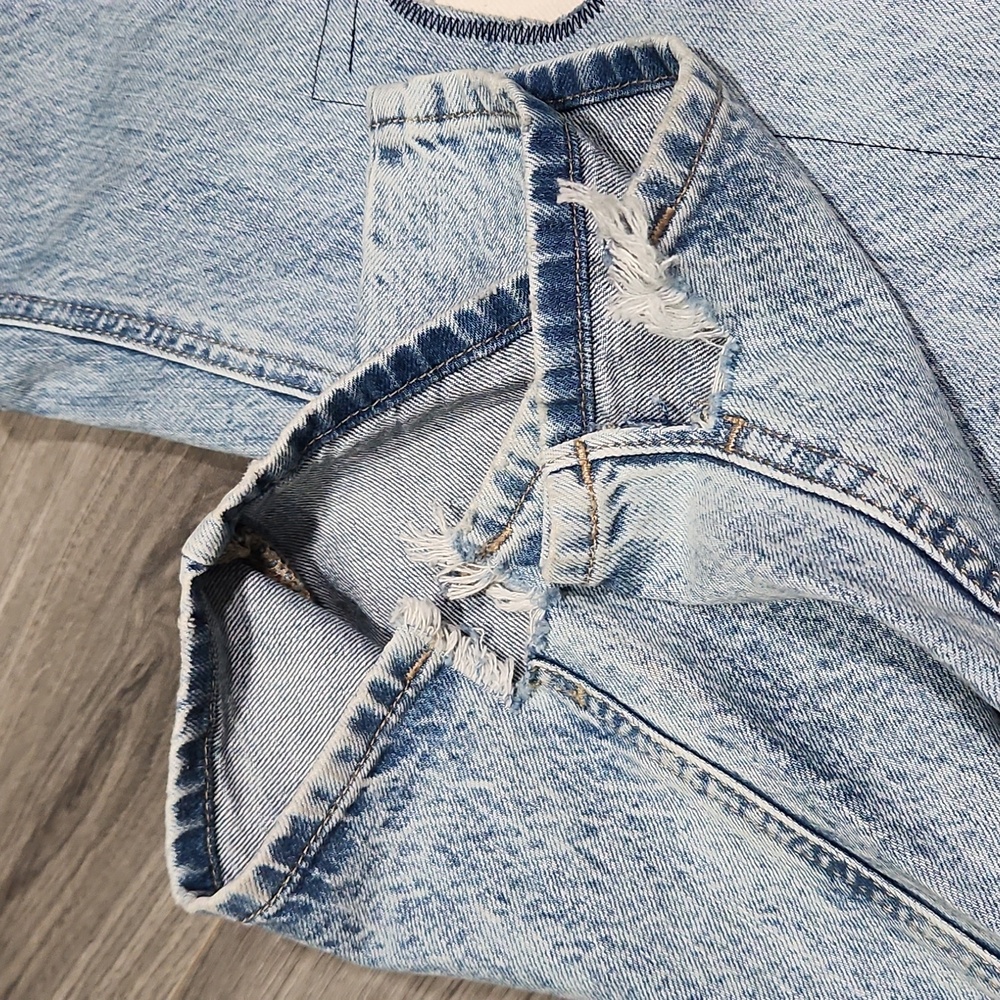 Euc Universal Threads White Patch Threaded Lightw… - image 4